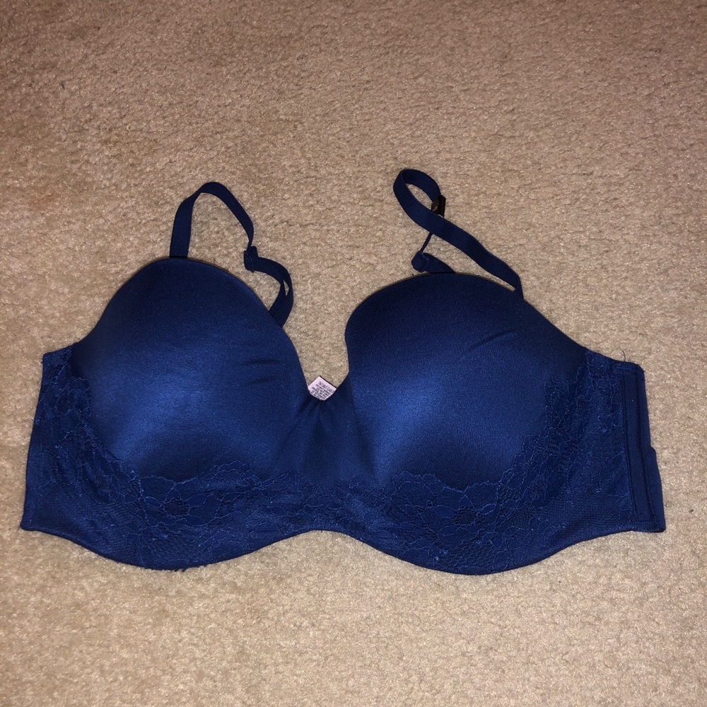Victoria’s Secret Body By Victoria36D StraplessBra